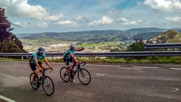 MA Granero y Berritxu subiendo Peña Cabarga