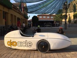 Esto es una velomobile, veremos muchas en el futuro