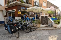Fachada de Mediterranean Bike Tours por Startup guide, Maxim Simon