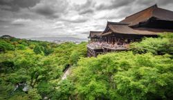 A los templos más famosos como Kiyomizu Dera, es fácil llegar en bici
