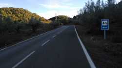 Carretera ancha y en muy buen estado