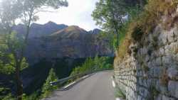 Espectaculares carreteras en el viaje por los Alpes