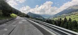Carretera sin fin en Passo Giovo, Italia 