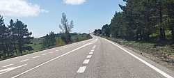 Fotografía: Carretera recta y laaaaarga en el ascenso al Puerto de Linares