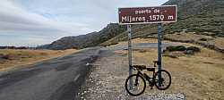 Fotografía: Cartel del Puerto de Mijares arriba del todo