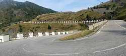 Vaya cómo sube la carretera en el Mont Cenis, Italia