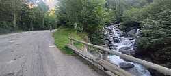 Subiendo junto al río en la ascensión al Cormet de Roselend