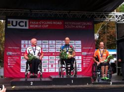 Alegría de Diego Ballesteros en el podium de Sudáfrica