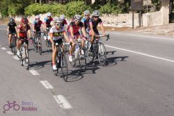 Féminas participando en cicloturista