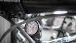 Incluso las luces delanteras nos hacen más visibles