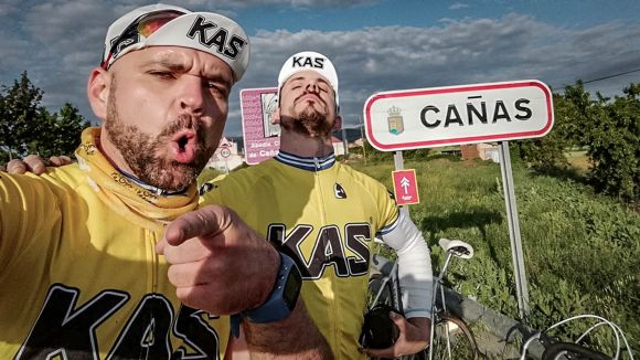 Orgullosos de participan en una cicloturista vintage