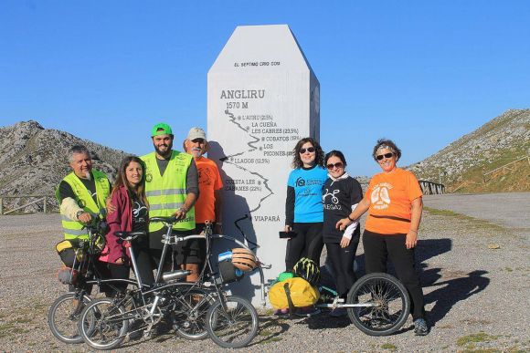 El angliru en bicicleta plegable, guau y guau