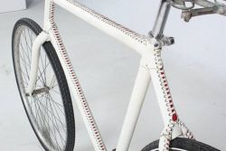 Bicicleta completa en cuero de la mano de Cristian Pareja
