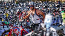 Espectacular el punto de intercambio de bici a correr en el triatlón