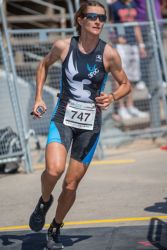 Fotografía: Marta Fdez de Castro participando en el triatlón de Valencia