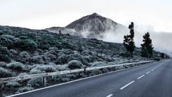 Siempre presente la niebla bajo el Teide
