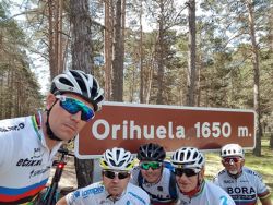 Los 5 World Champions en la cima del puerto de Orihuela del Tremedal, etapa 3. ÁlexF, Carlos, QuicoF