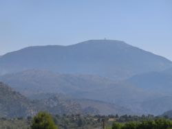 A lo lejos ya se ve el observatorio de Javalambre