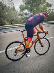 Manolo retorciéndose para conseguir el Everesting