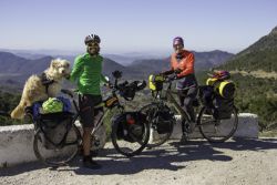 Sergio y Eva en su bici aventura