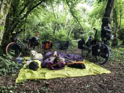 Un día de acampada de viaje
