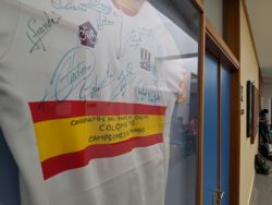 Firmas en el mallot de campeones del mundo en Colombia