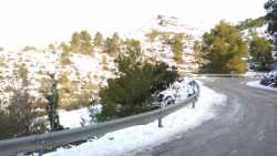 Bonito tramo final con nieve al Pico del Águila