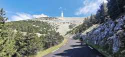Ahí se ve el mítico final del Mont Ventoux