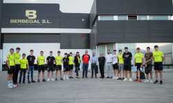 Alumnos visitando empresas