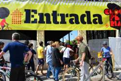 Entrada al pabellón de la feria