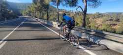 Excelente carretera ascendiendo hacia el Puerto de Fuente Podrida