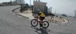 Ascenso Ciclista en la Curva de Herradura de Aitana 
