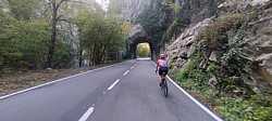 Ascendiendo por el túnel natural del Puerto de Somiedo, qué lugar!