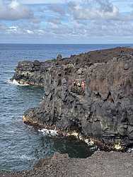 Acantilados de Lava en Lanzarote, asomándose a los Hervideros