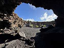 Entrada a la Cueva de los verdes en Lanzarote