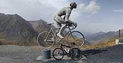 Fotografía: Escultura ciclista en el majestuoso Tourmalet, coloso conquistado