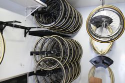 El interior del camión del equipo Lotto Bianchi Jumbo