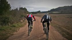 Joan y Juan entrenando duro para la Titan Desert 2016