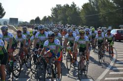 Parcicipantes en la marcha avapace 2015