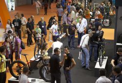 Visitantes en el recinto de IFEMA en UNIBIKE