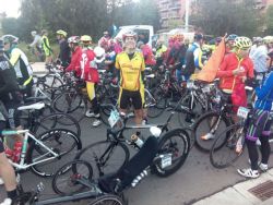Cristóbal Pérez listo para montar en su Trike