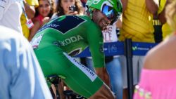 Alejandro Valverde sonríe a mujer e hijos para empezar la CRI