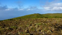 Coronando el pico más alto de la isla Terceira, más de 1000m