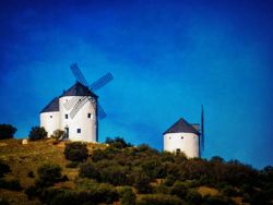 Típicos molinos en La Mancha de Don Quijote