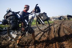 A veces hay que cargar con la bici también