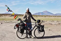 Cogiendo banderas por el mundo con la bici