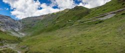 Visto desde abajo, el Stelvio da ganas de subirlo