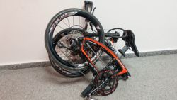 La bicicleta plegada al completo
