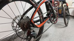 Plato de 56 dientes, shimano 105 en una plegable